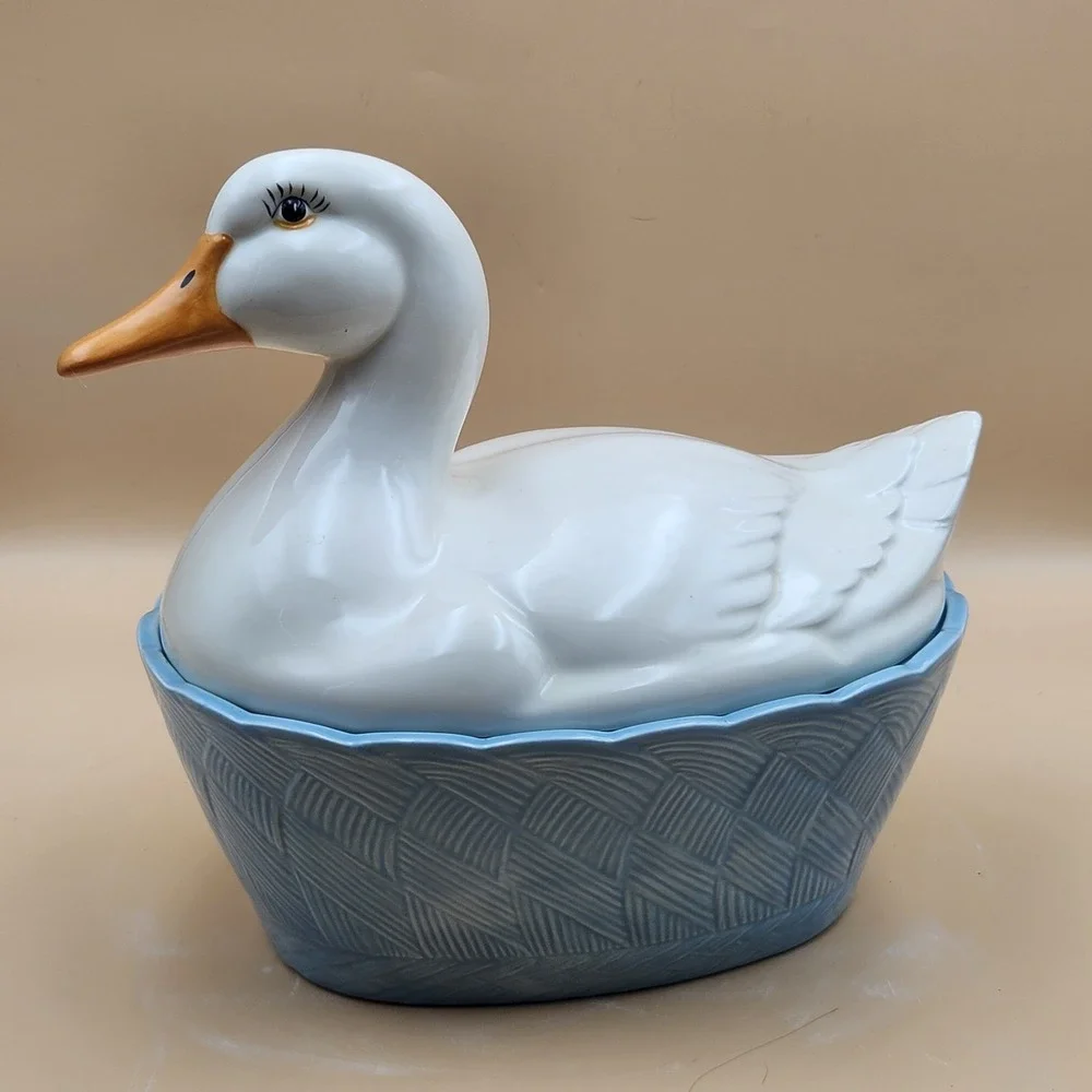 Holland Mold VTG White Duck on Blue Basket Nest Cookie Jar Canister Country